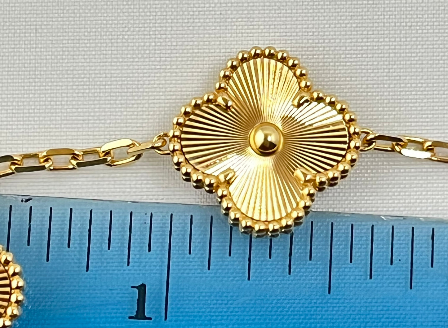 18KT Yellow Gold Set Of Guilloche Pattern Gold Include Bracelet, Pendant And Earrings