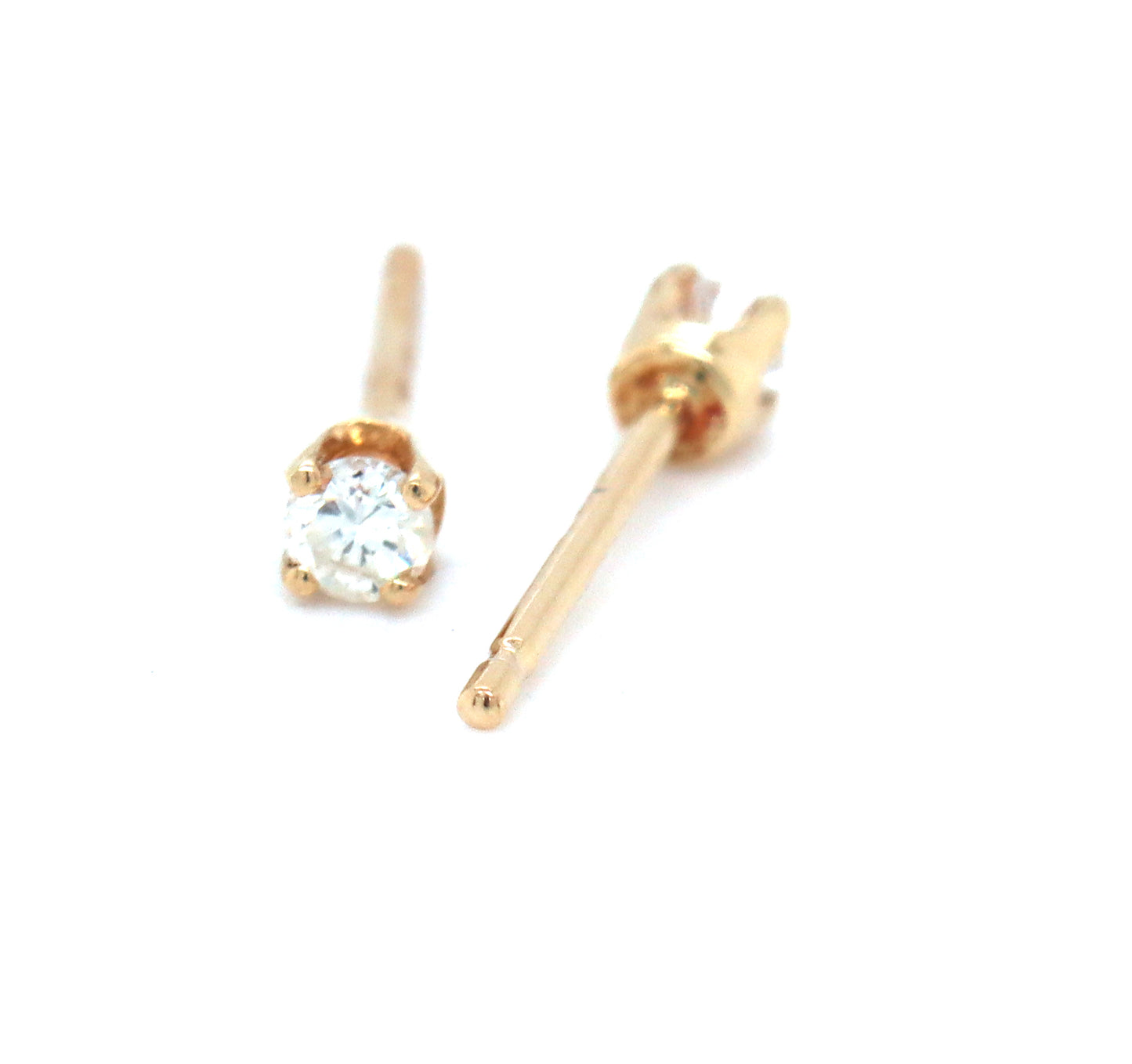 14kt Yellow gold 0.08ctw diamond stud earrings