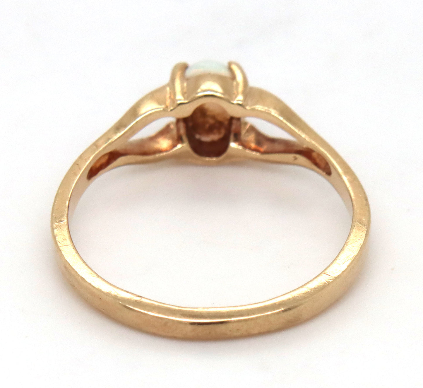 10kt Yellow gold opal ring