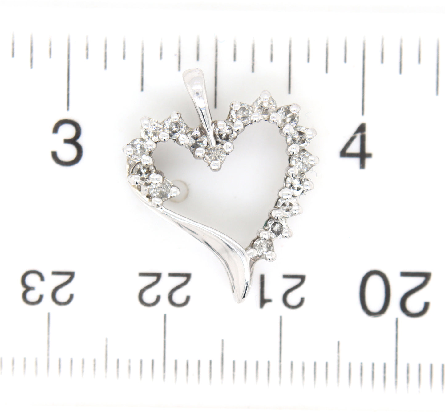 10kt White gold diamond heart shaped pendant