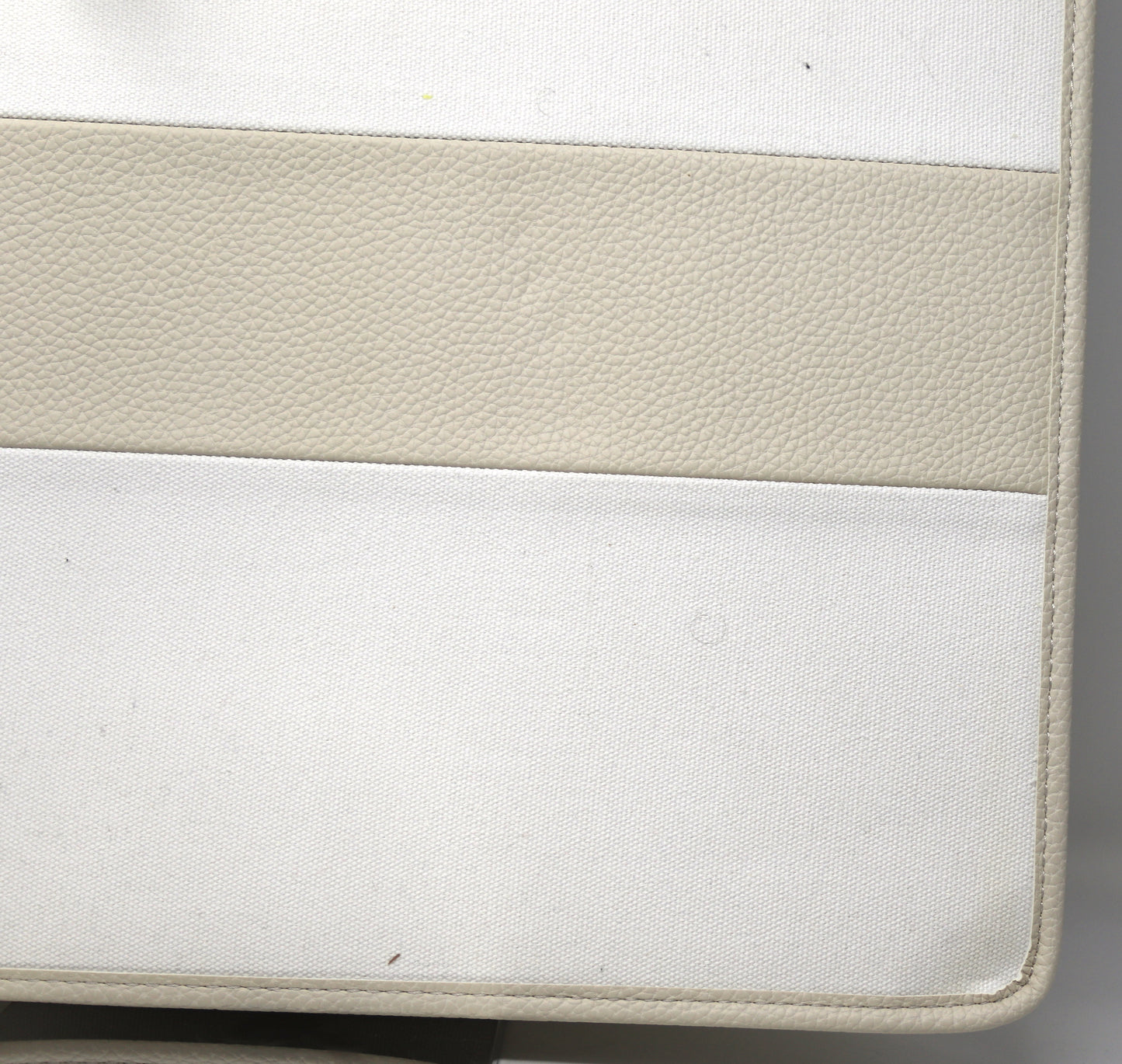Abbott Lyon white and beige Pearl canvas resort bag