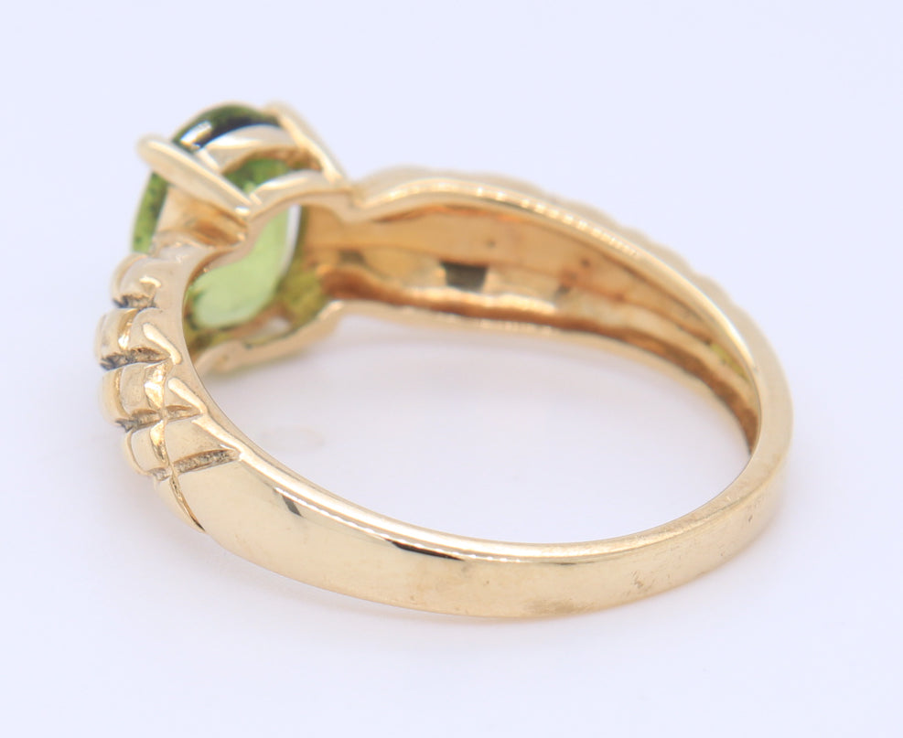 10KT Yellow Gold Green Peridot Ring