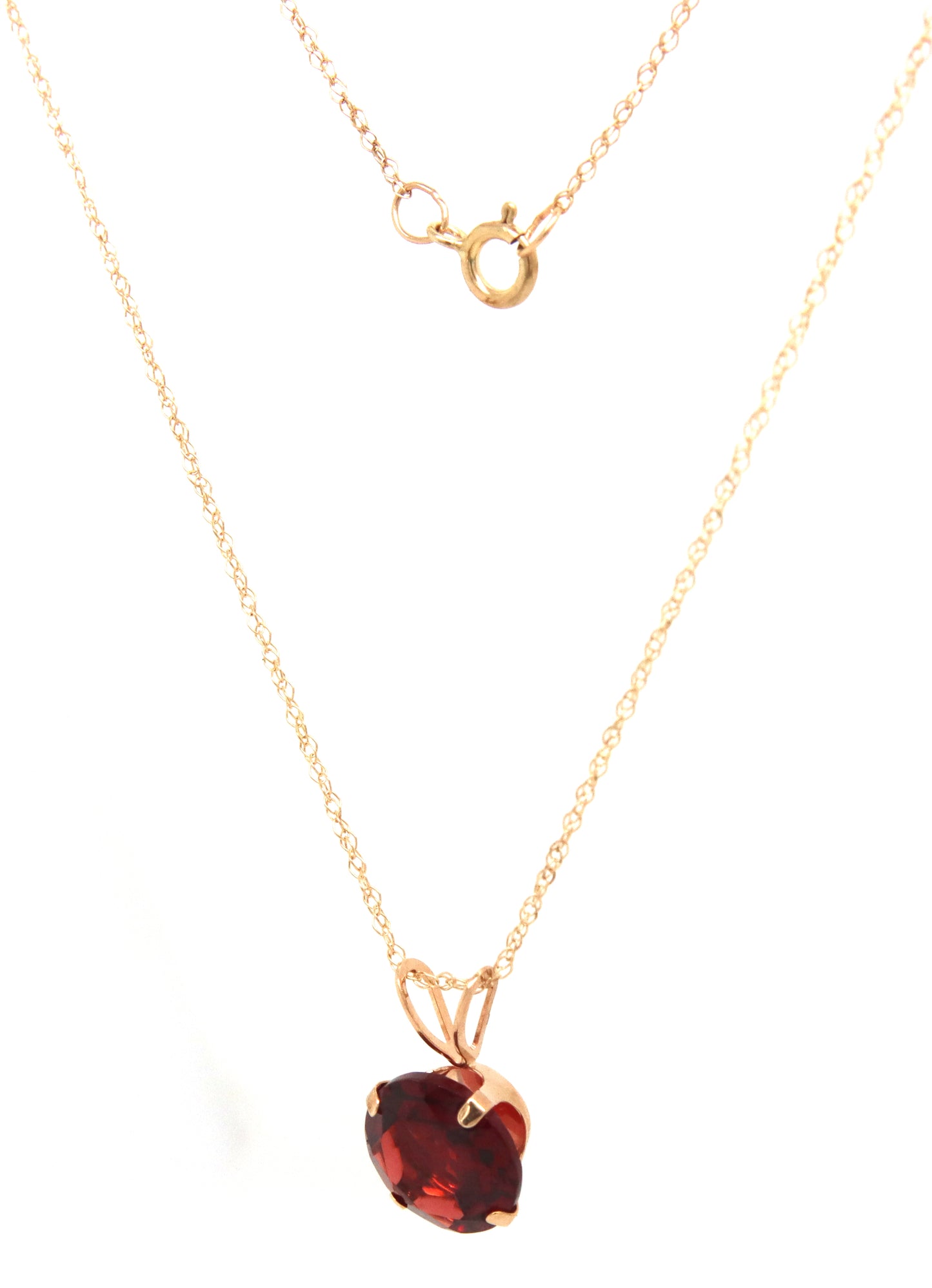 10kt Yellow gold 2.50ct Garnet pendant on chain
