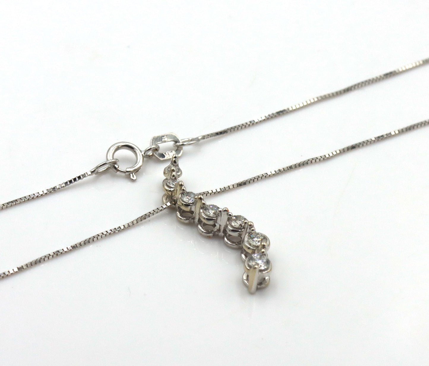 14kt White gold 0.15ctw diamond journey pendant on chain
