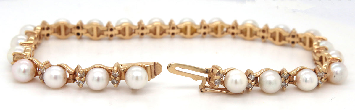 14kt Yellow gold pearl and diamond link bracelet