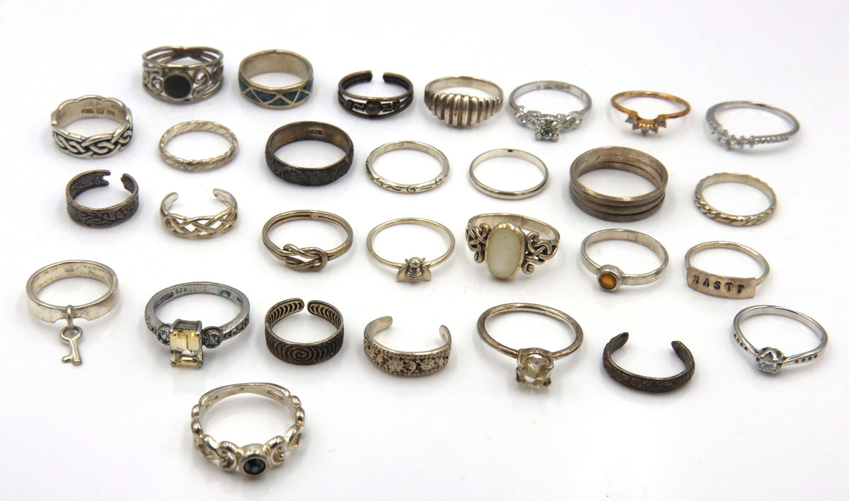 Group to of Vintage 925 sterling silver rings