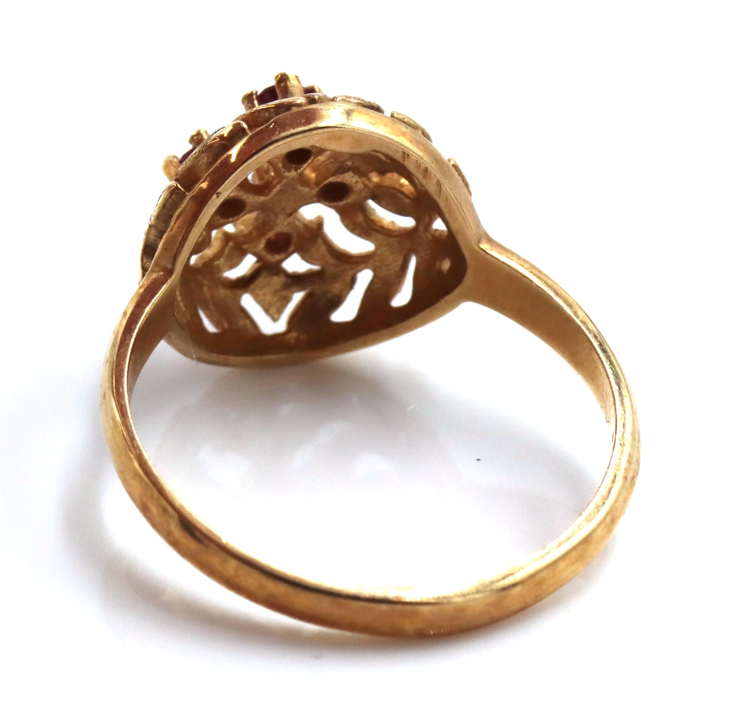 10kt Yellow gold ruby cocktail ring