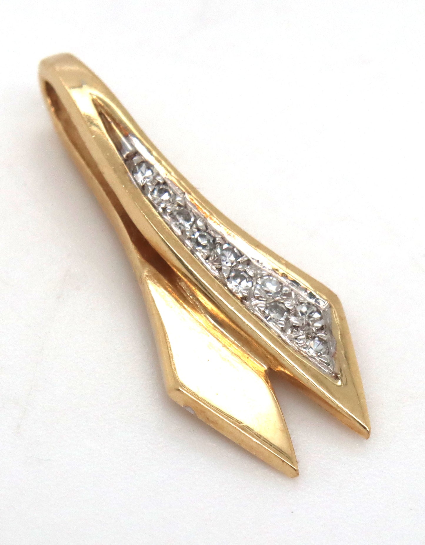14kt Yellow gold diamond pendant