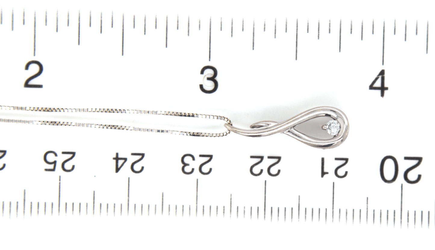 14kt White gold diamond pendant on chain