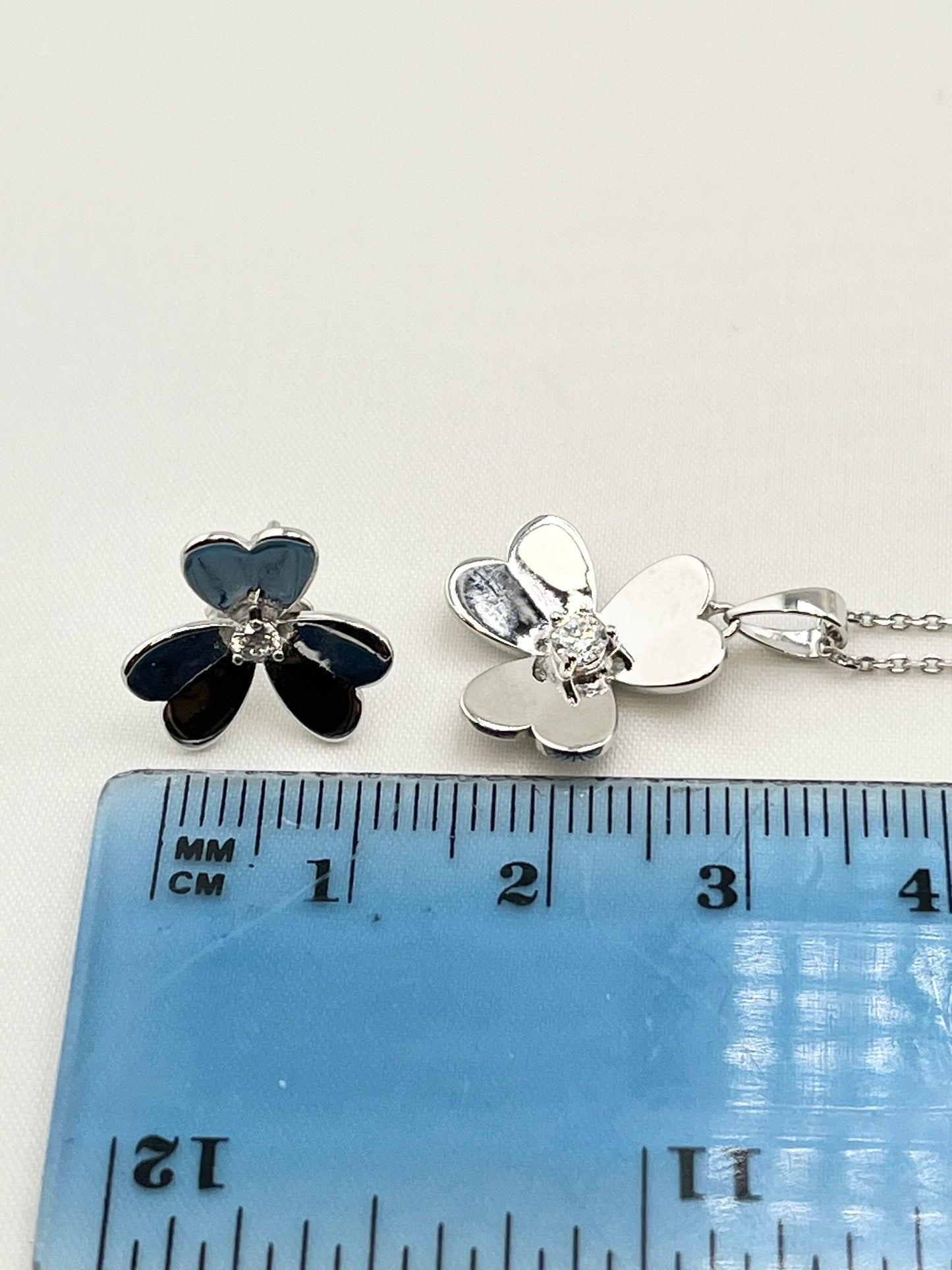 925 Sterling Silver Set Of Pendant And Earrings Floral With heart Shape Petals