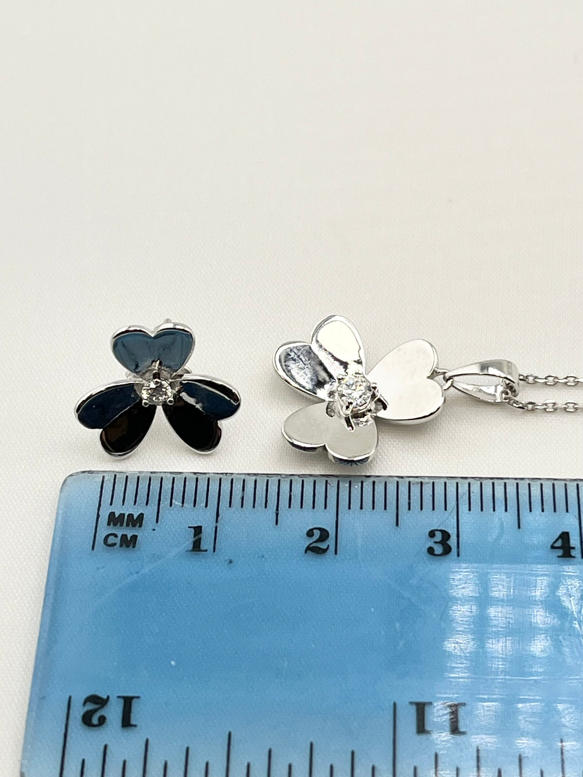 925 Sterling Silver Set Of Pendant And Earrings Floral With heart Shape Petals