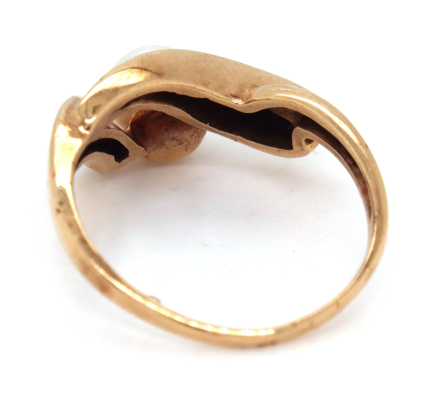 10kt Yellow gold white fresh water pearl ring