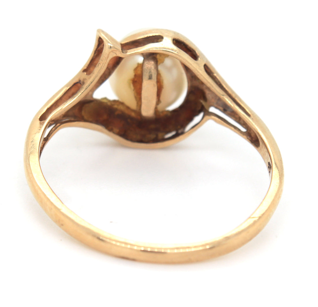 10kt Yellow gold fresh water pearl ring