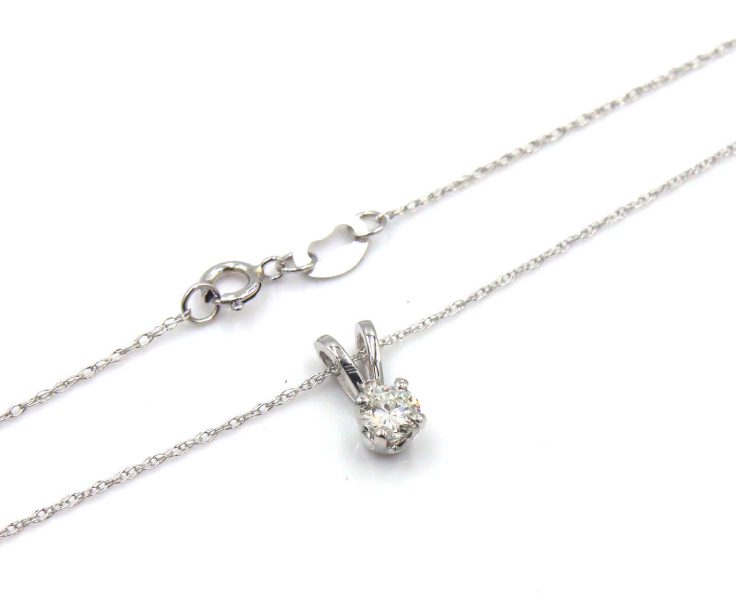 14kt White gold 0.15ctw round brilliant cut diamond pendant on chain