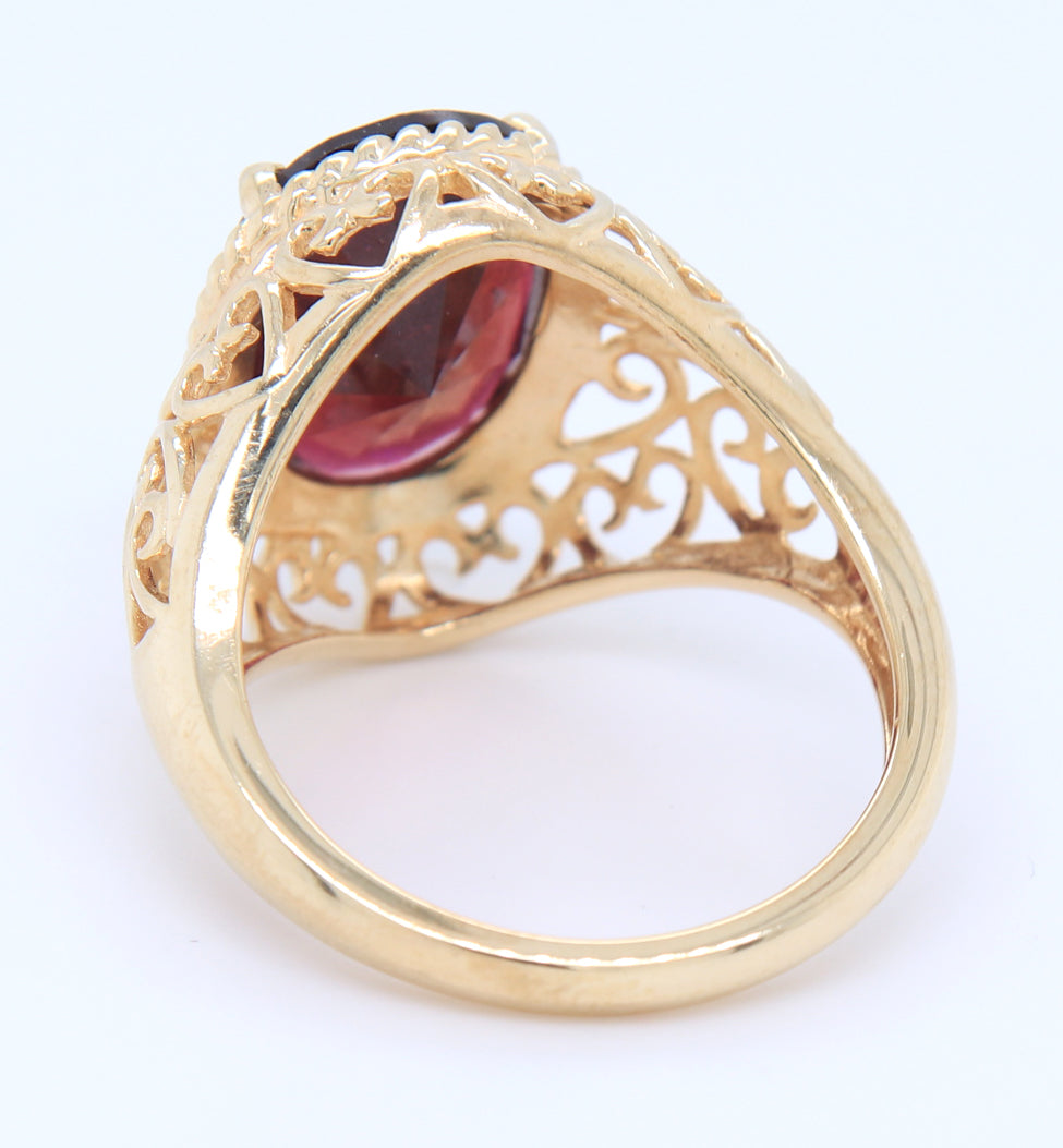 10KT Yellow Gold Oval Garnet With Heart Design Band Ring