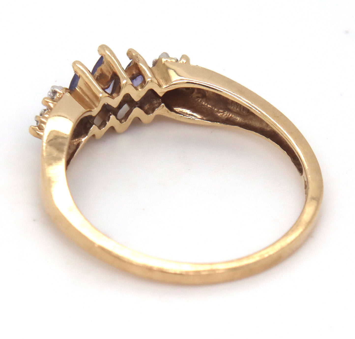 10kt Yellow gold Iolite ring
