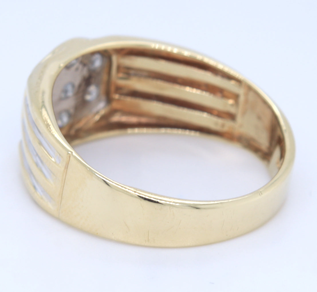 10kt Yellow gold approximate 0.20ctw 2 tone diamond gent's ring