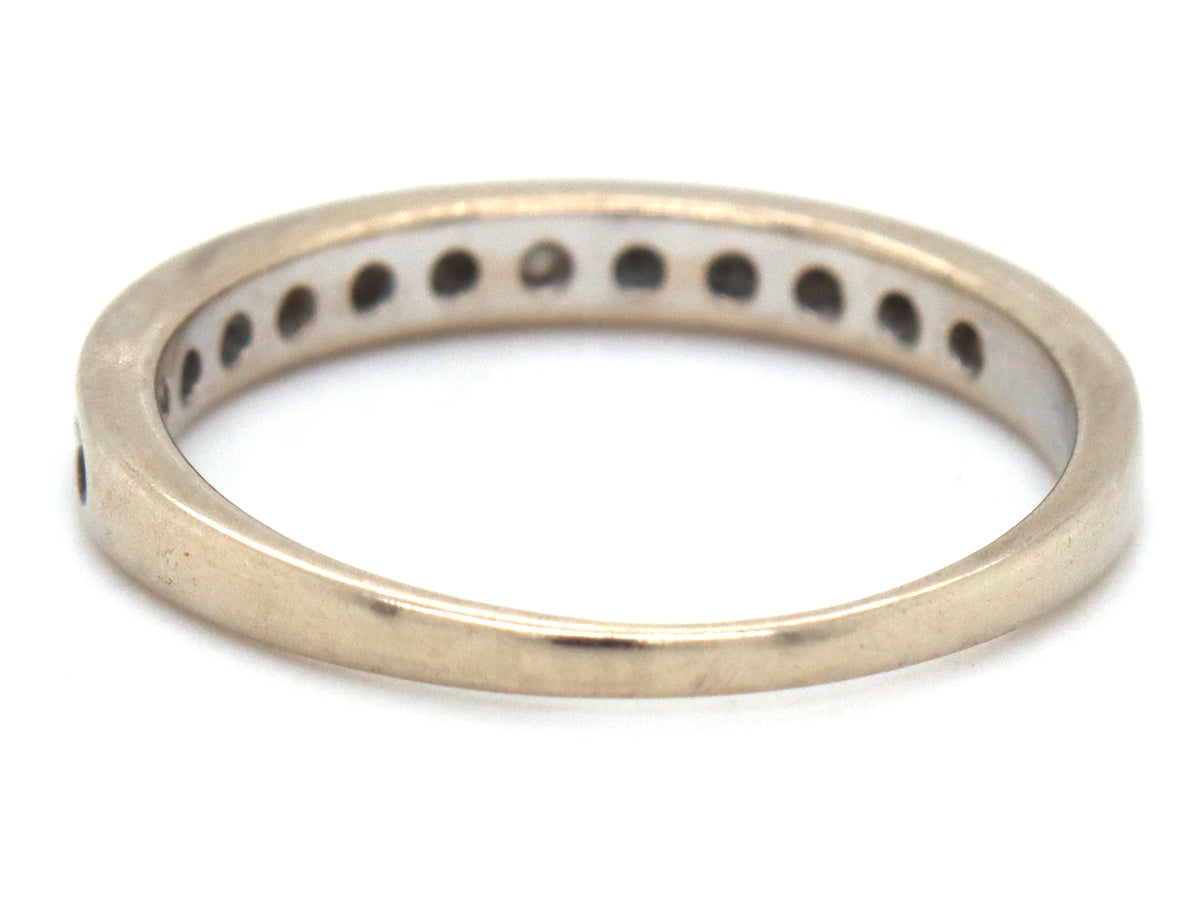 10kt White gold round brilliant cut diamond band