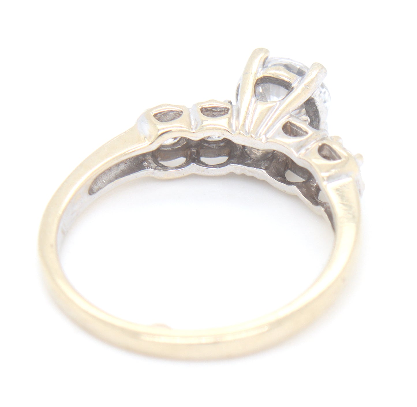14kt White gold round brilliant cut Cubic Zirconia engagement ring