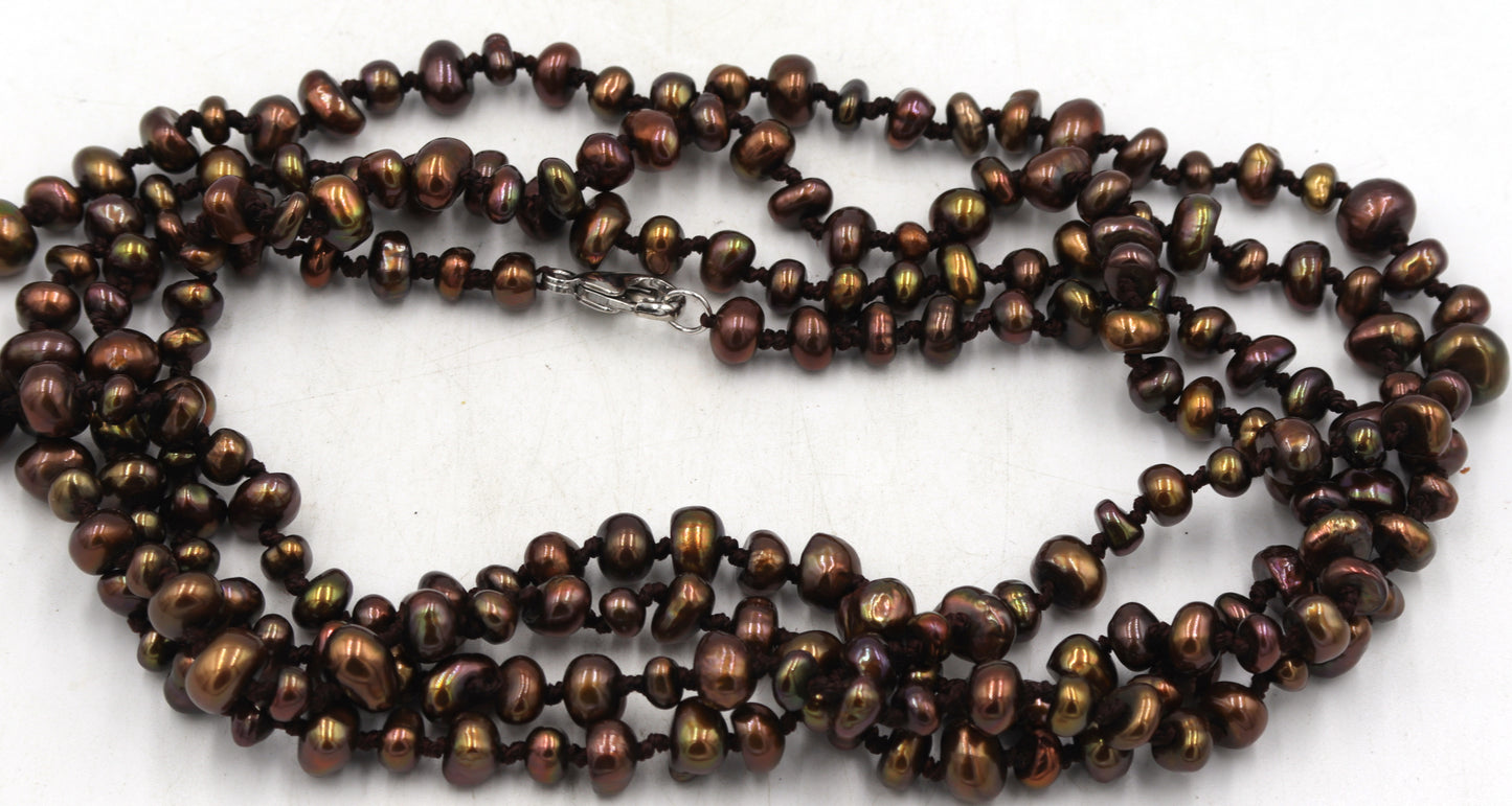 Set of brown pearl necklace and bracelet