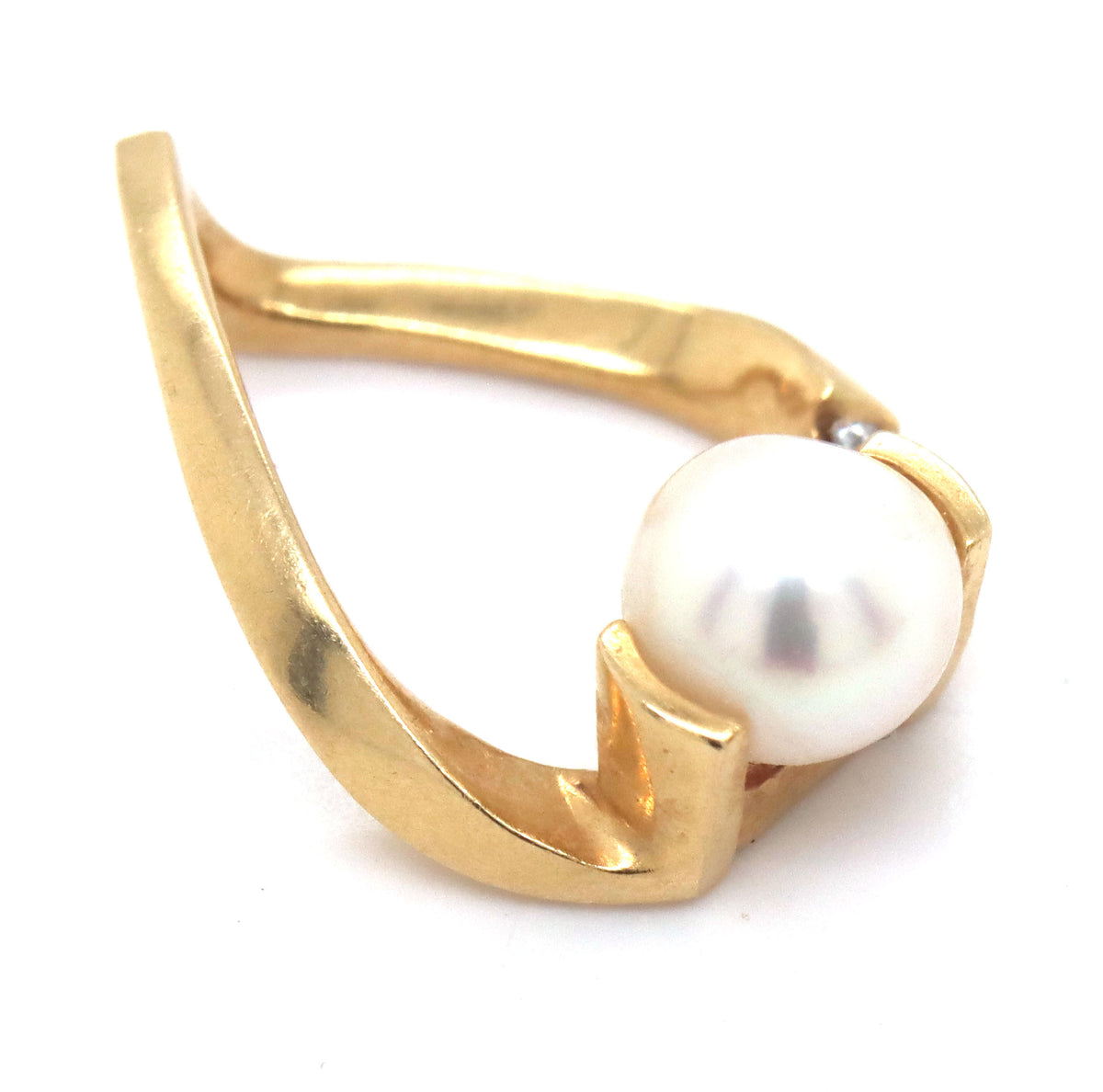 14kt Yellow gold white freshwater pearl pendant