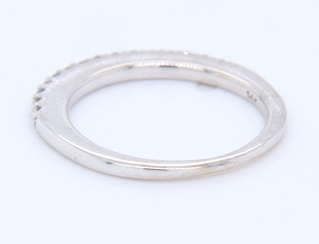 14kt White gold 0.30ctw shared prong diamond band