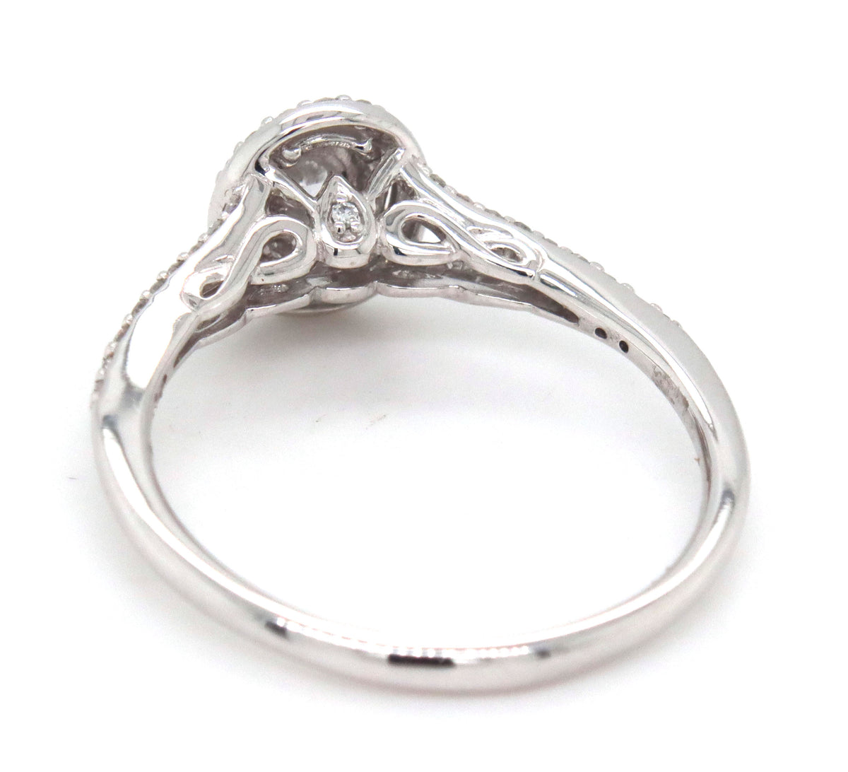 10kt White gold oval diamond engagement ring
