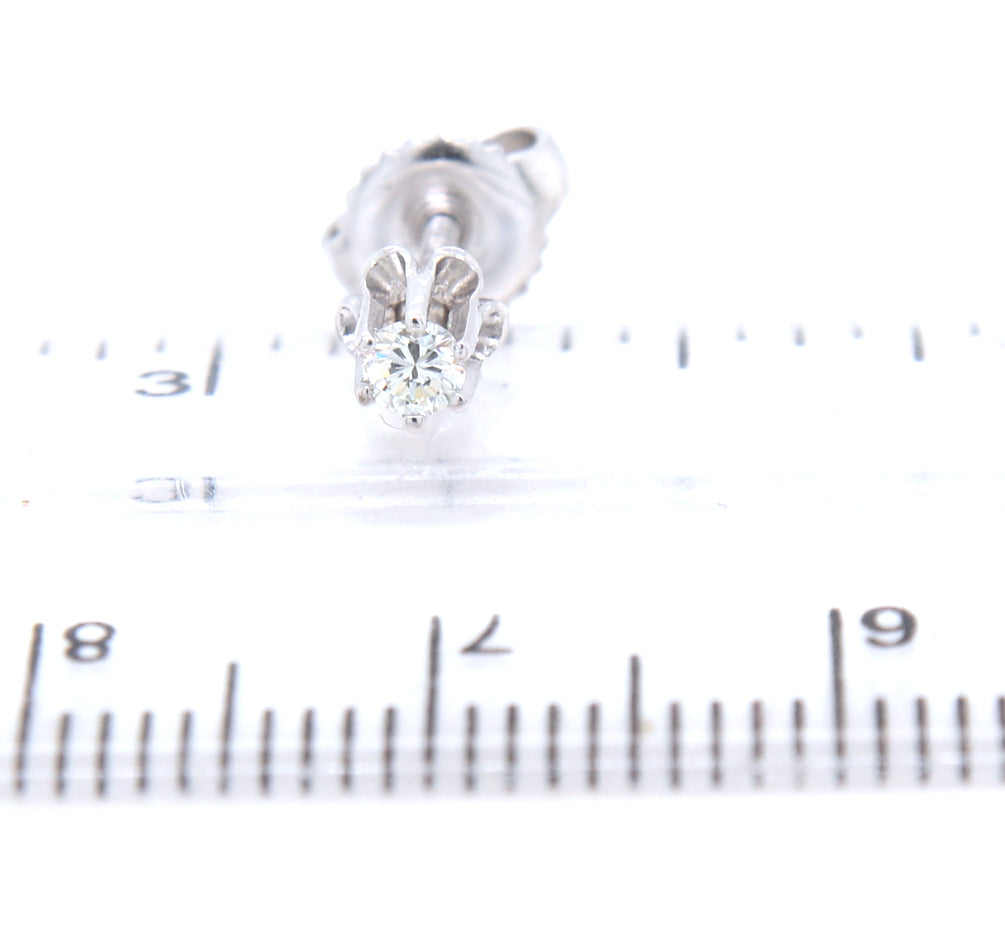 14kt White gold round brilliant cut diamond stud earrings