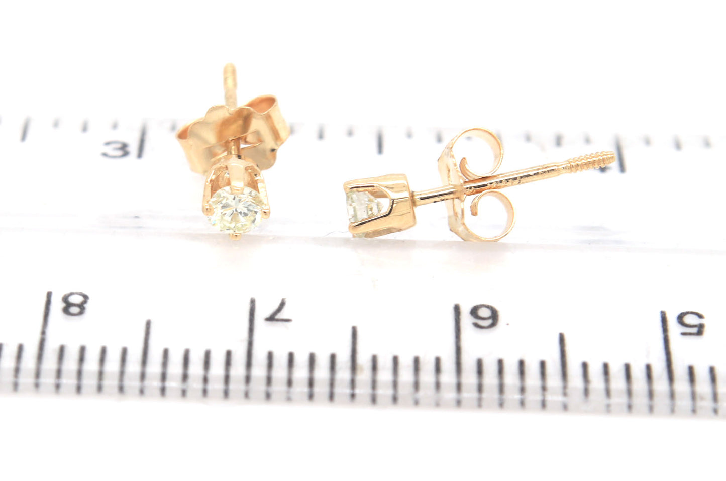 14kt Yellow gold approximate 0.20ctw round brilliant cut diamond stud earrings