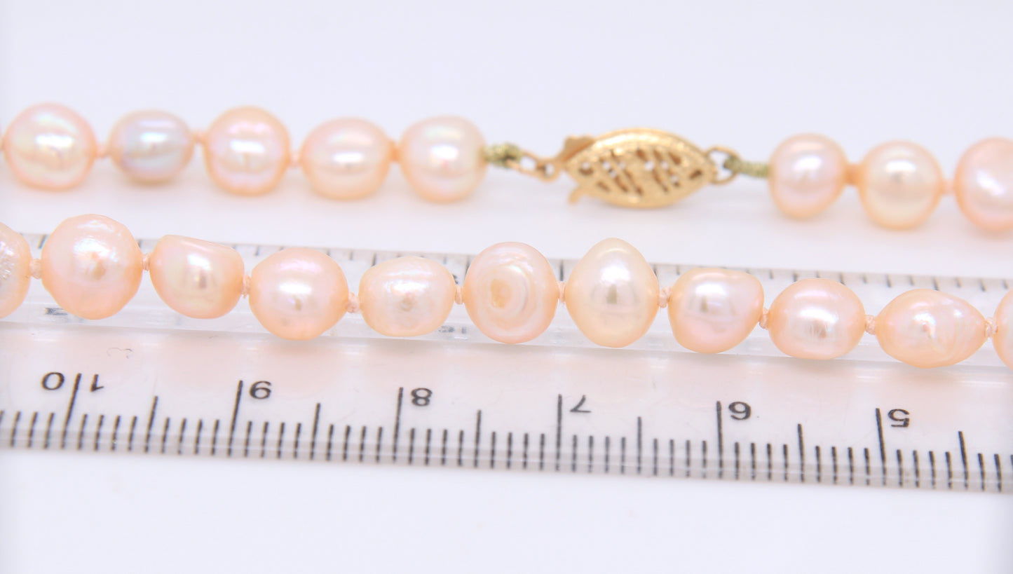 Set of Pink Pearl Necklace, Bracelet and Stud Earrings in Yellow Gold