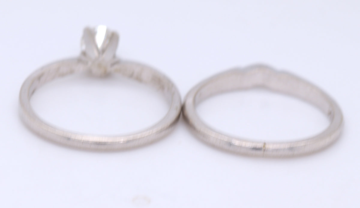 14kt White gold approximate 0.41ctw diamond wedding set