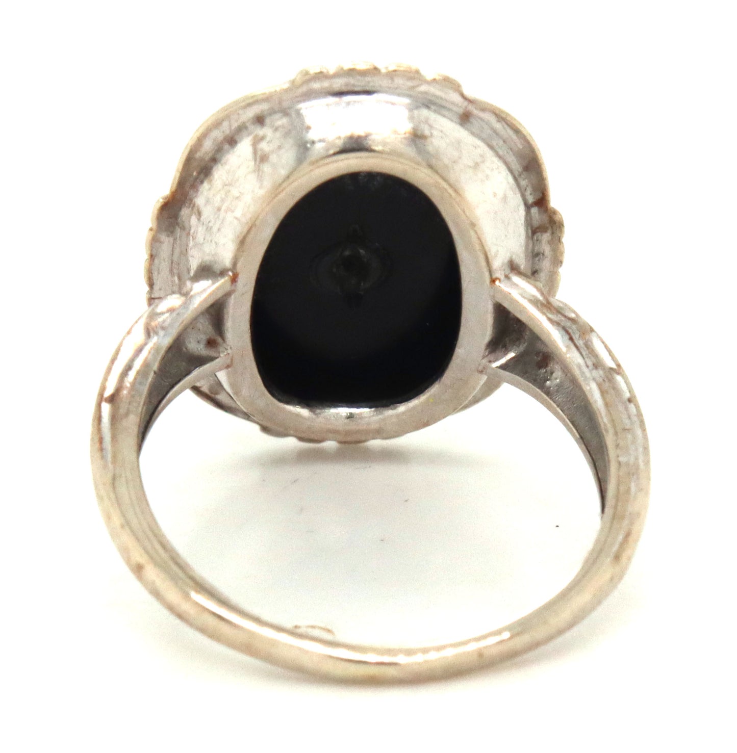 10kt White gold oval black onyx ring