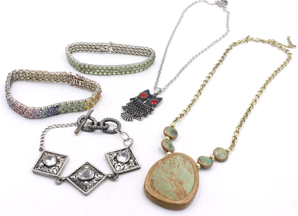 Group lot of fashion jewelry