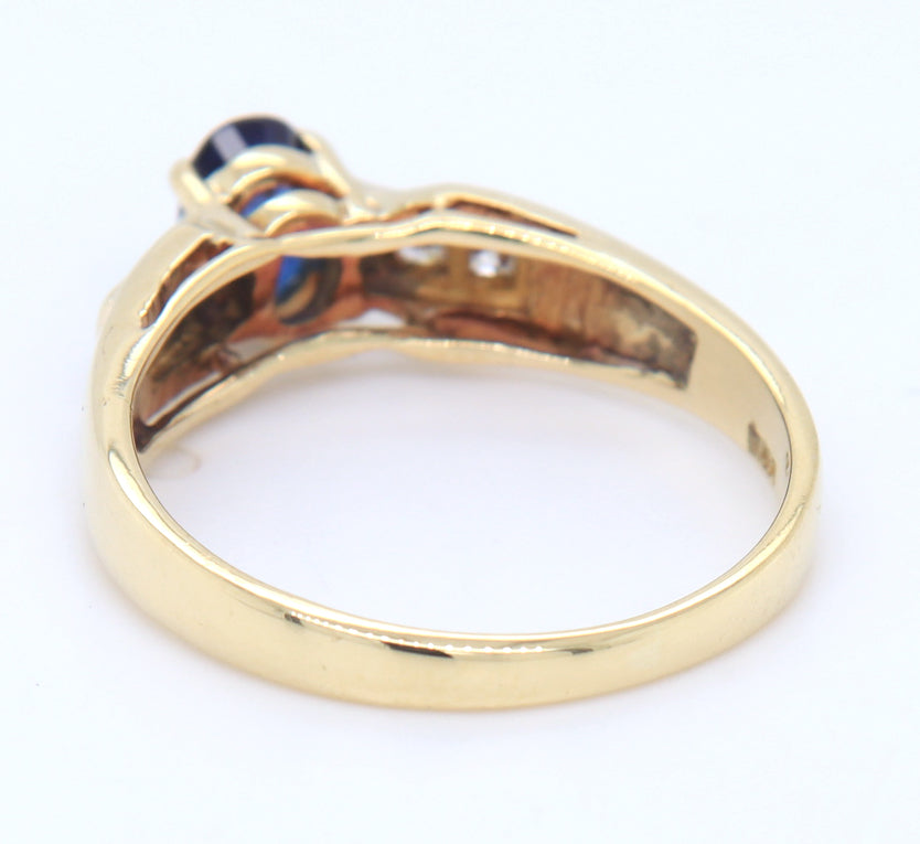 14kt Yellow gold 0.70ct oval sapphire and diamond ring