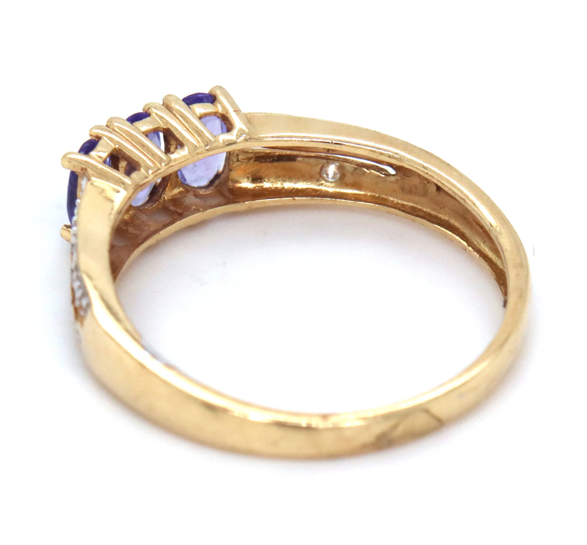 10kt Yellow gold blue sapphire cocktail ring