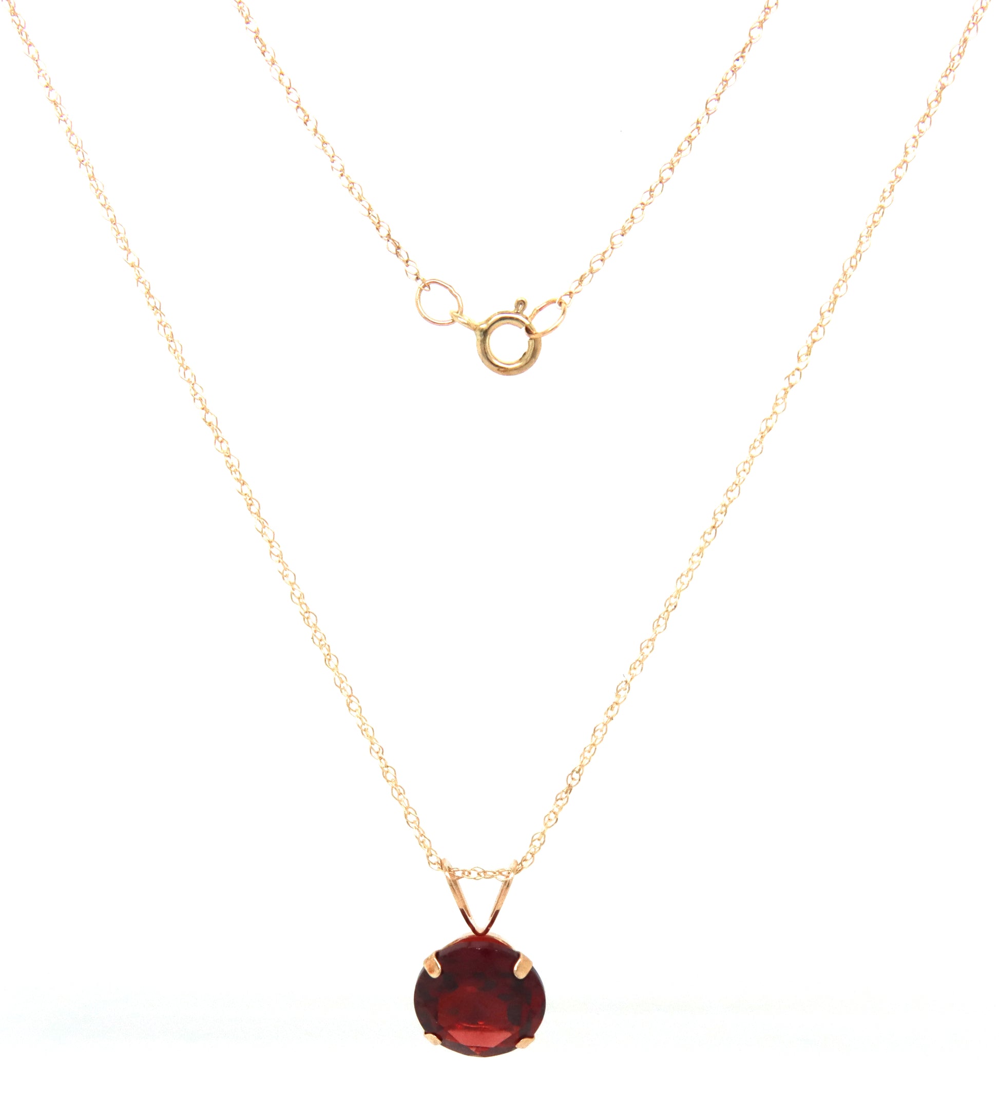 10kt Yellow gold 2.50ct Garnet pendant on chain