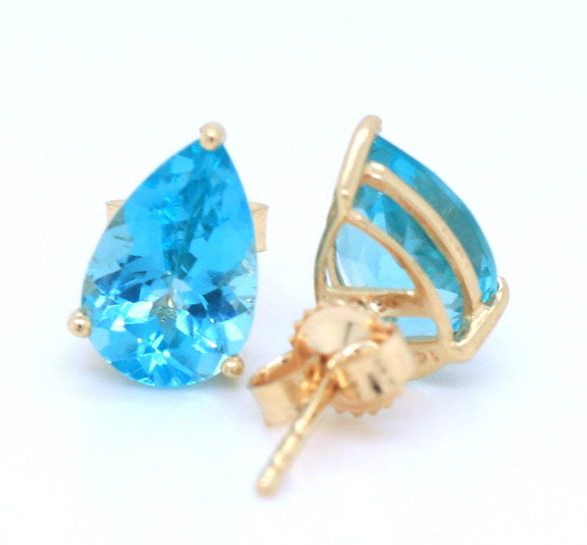 14kt Yellow gold pear shaped quartz stud earrings