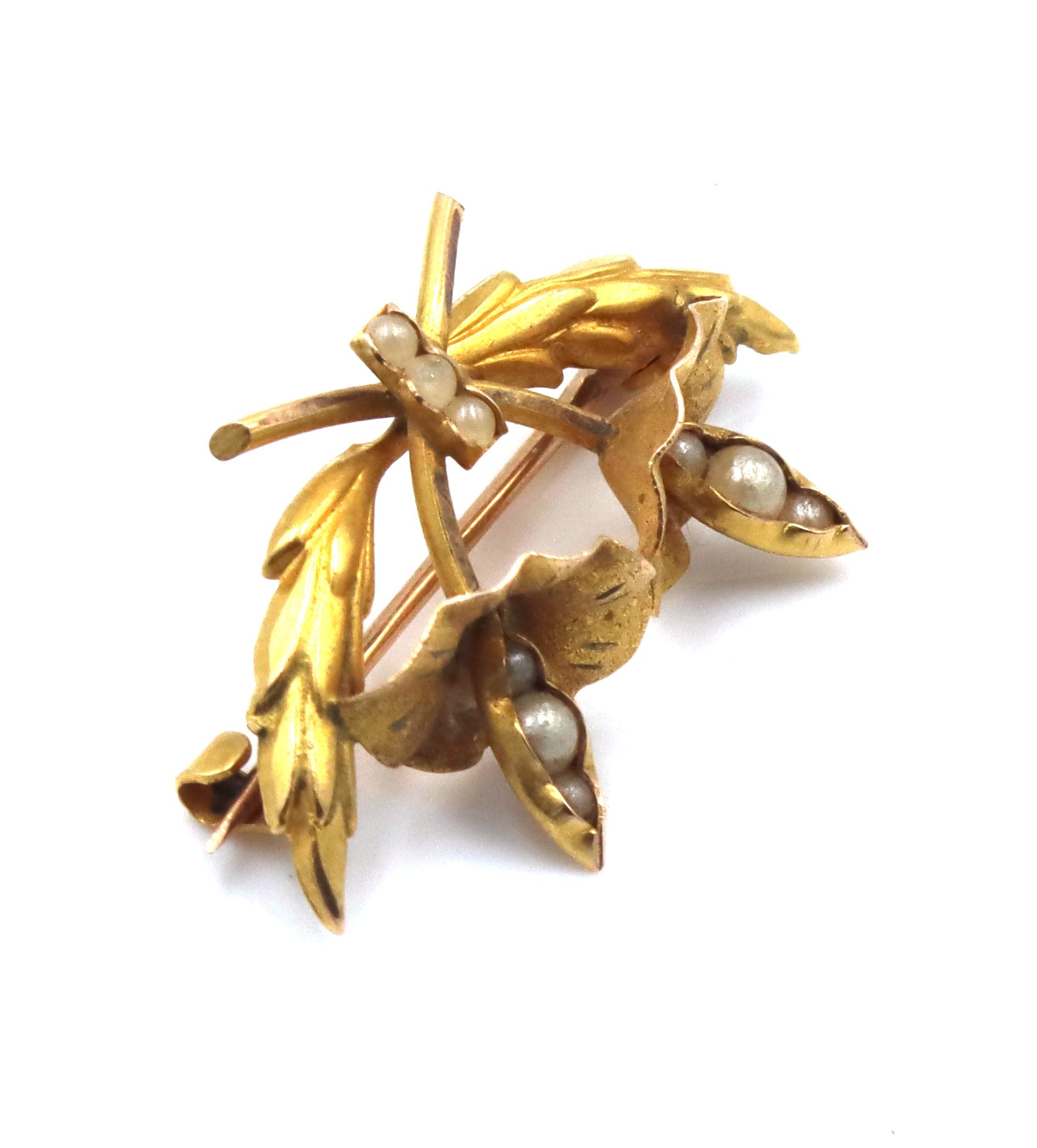 Vintage 10kt yellow gold pearl bean brooch