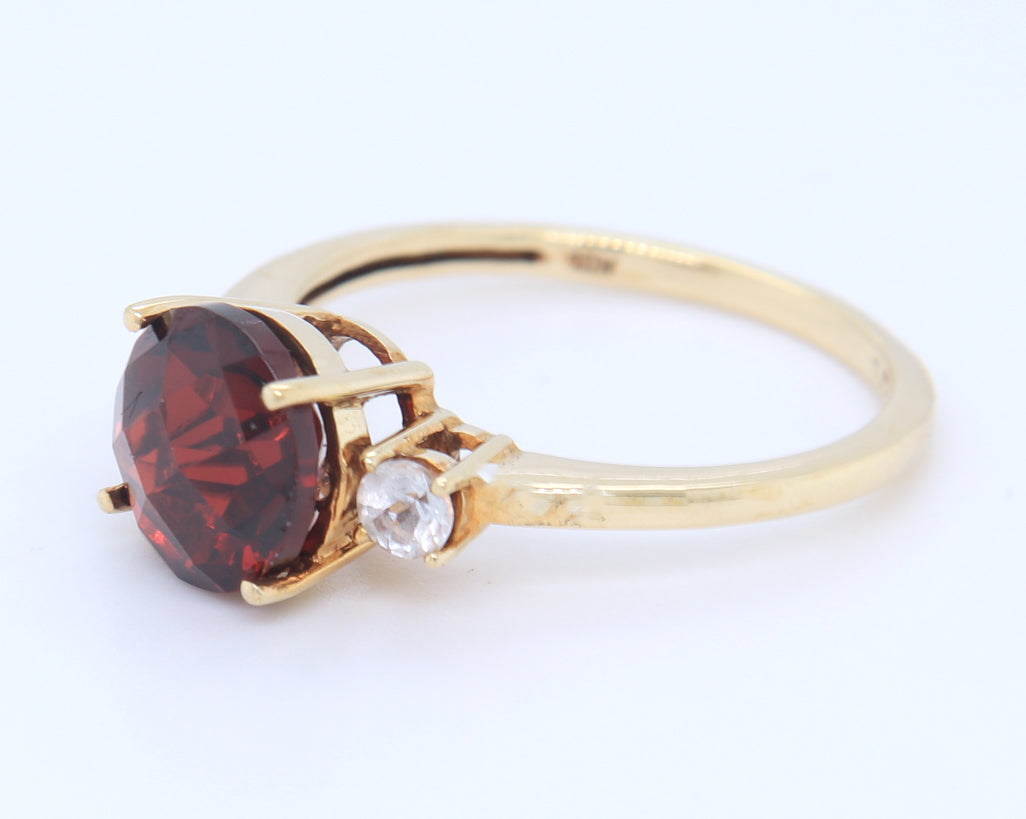 10KT Yellow Gold Set Of Garnet Ring And Earrings