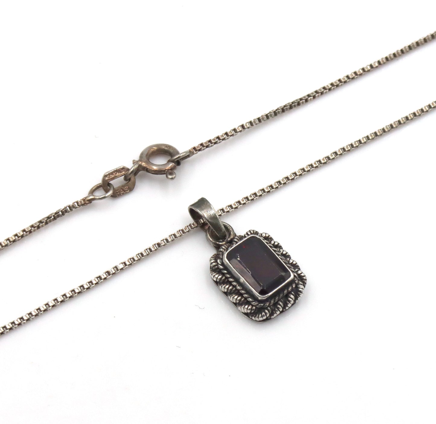 Group lot of Vintage 925 sterling silver necklaces