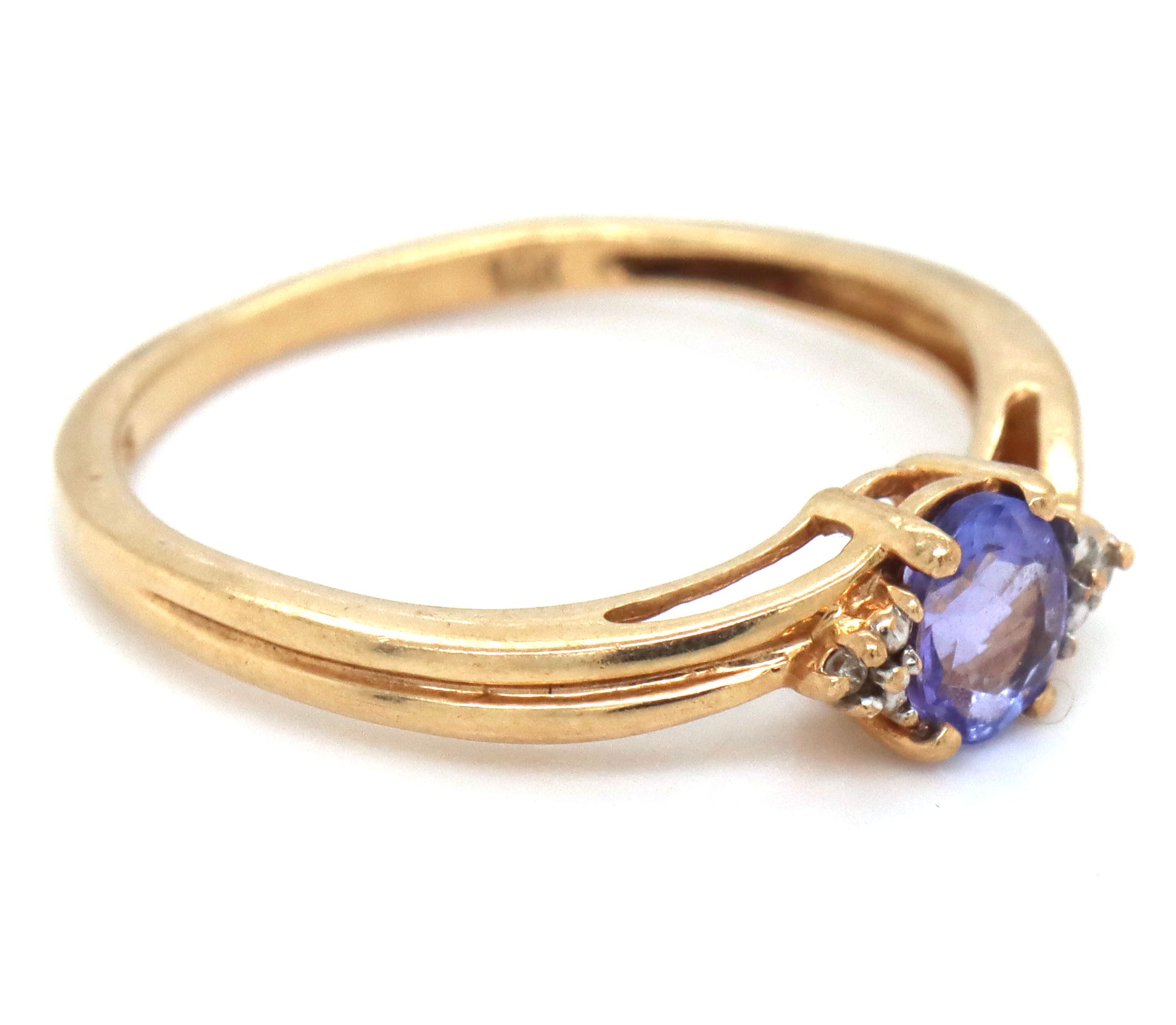 10kt Yellow gold round Tanzanite ring