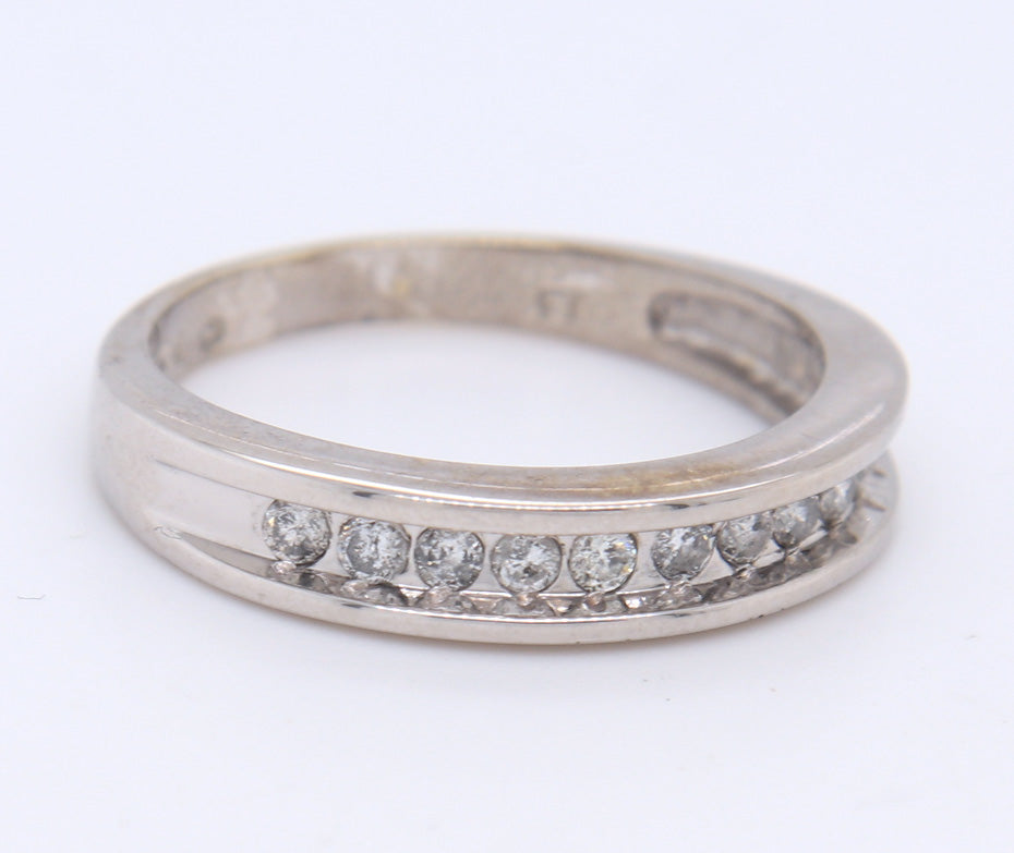 14KT White Gold Diamond Band