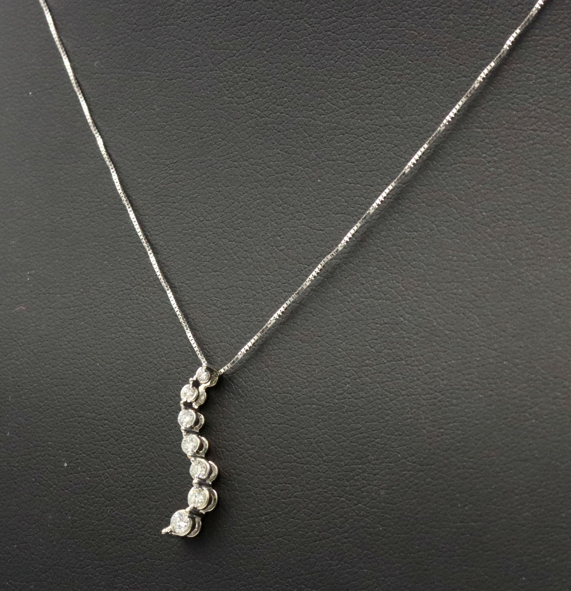 14kt White gold 0.15ctw diamond journey pendant on chain