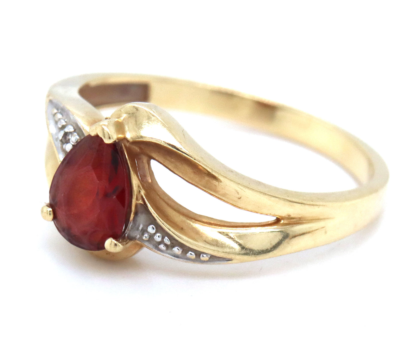 Set of 10kt yellow gold garnet ring and pendant
