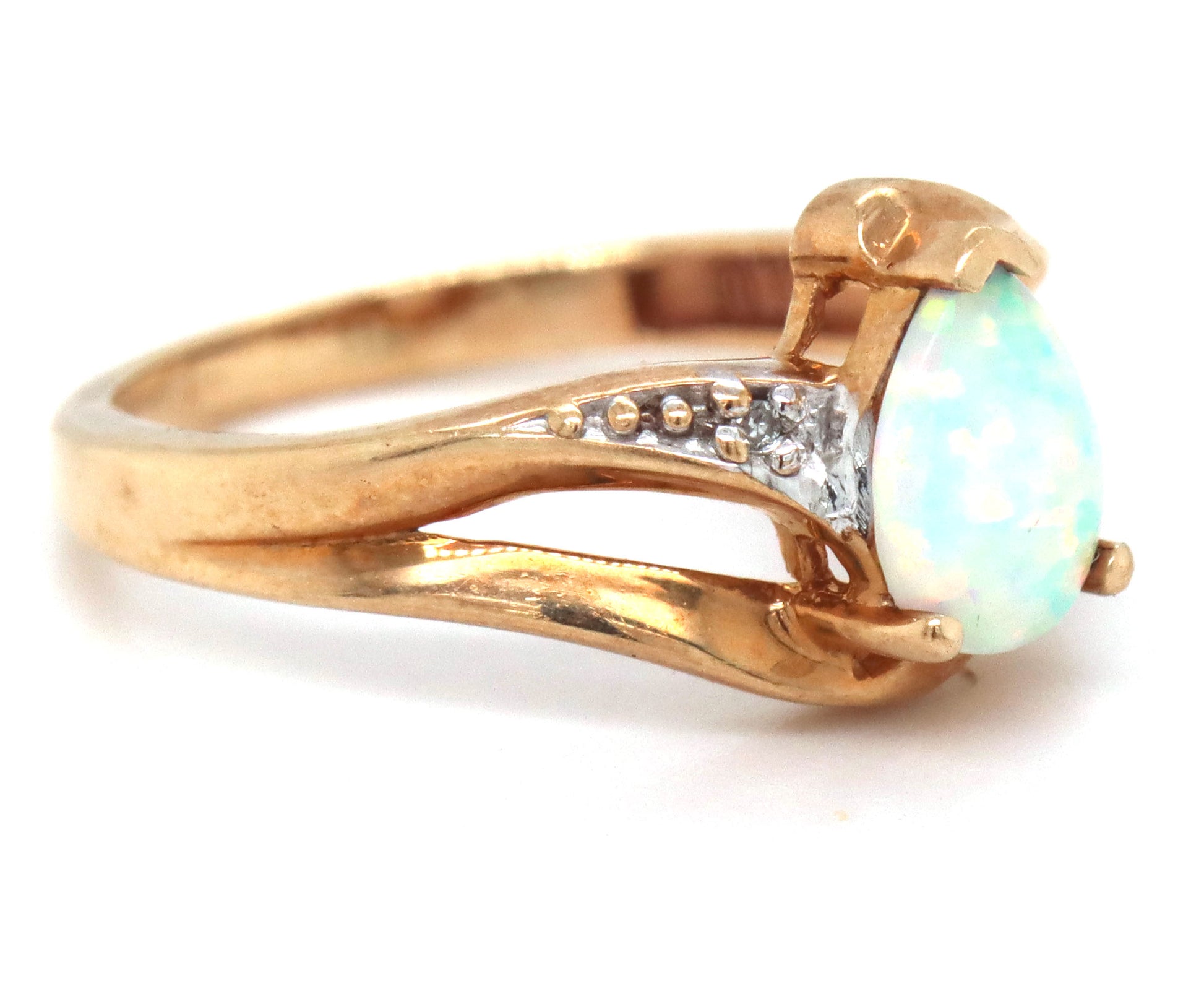 10kt Yellow gold Synthetic opal ring