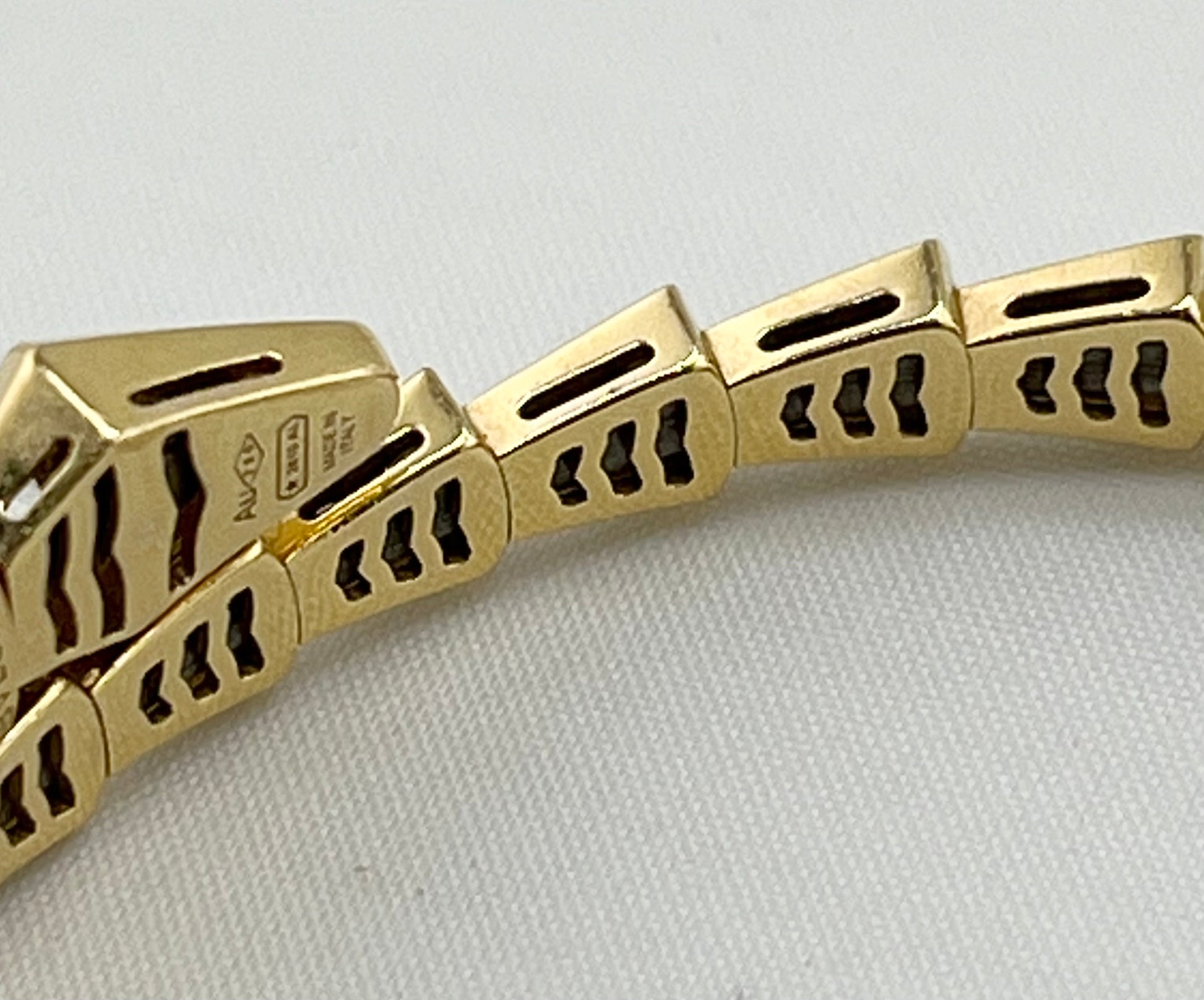18KT Yellow Gold Hand Craftef Full Diamond Coiling Design Bangle