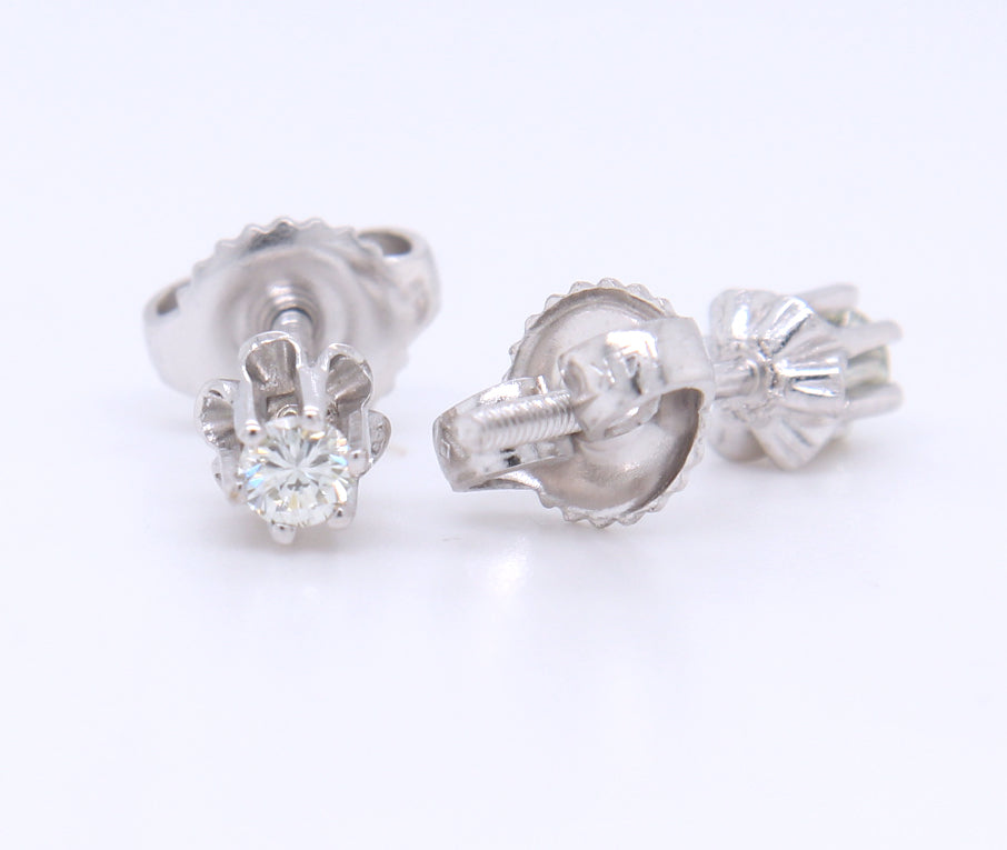 14kt White gold round brilliant cut diamond stud earrings