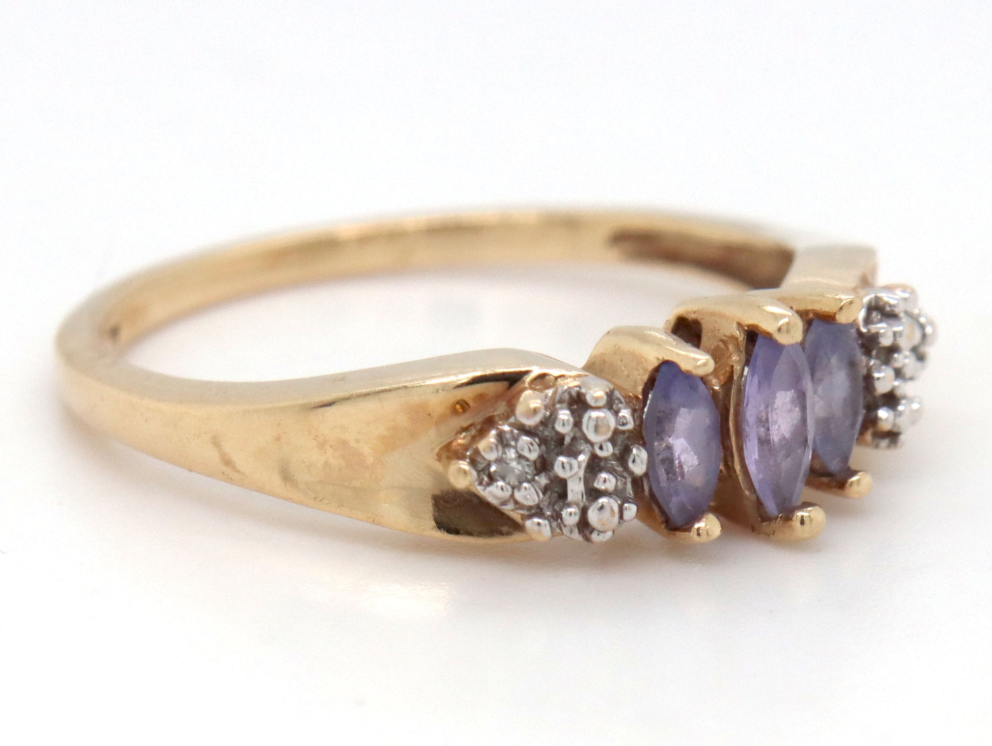 10kt Yellow gold Iolite ring