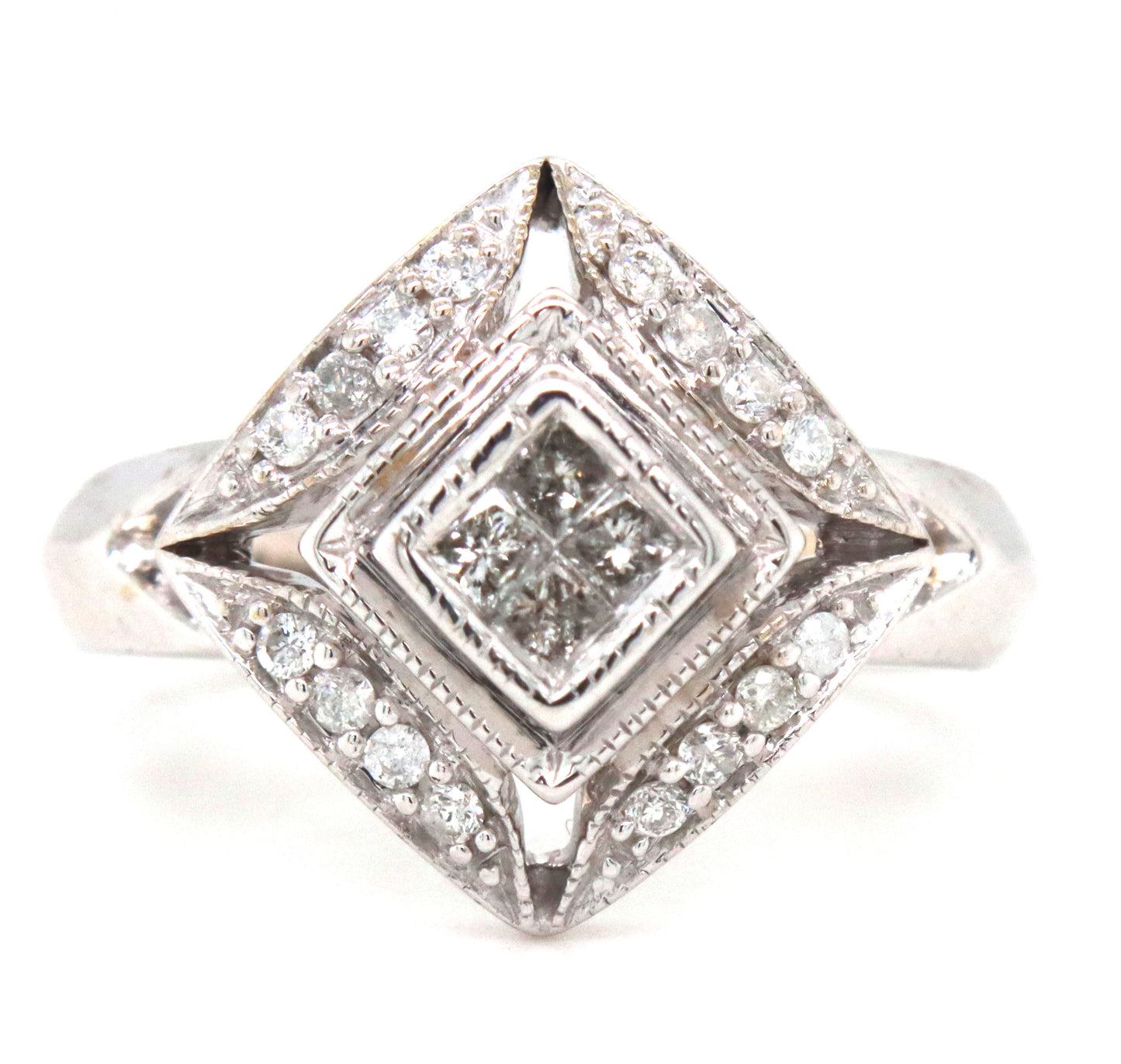 14kt White gold diamond ring