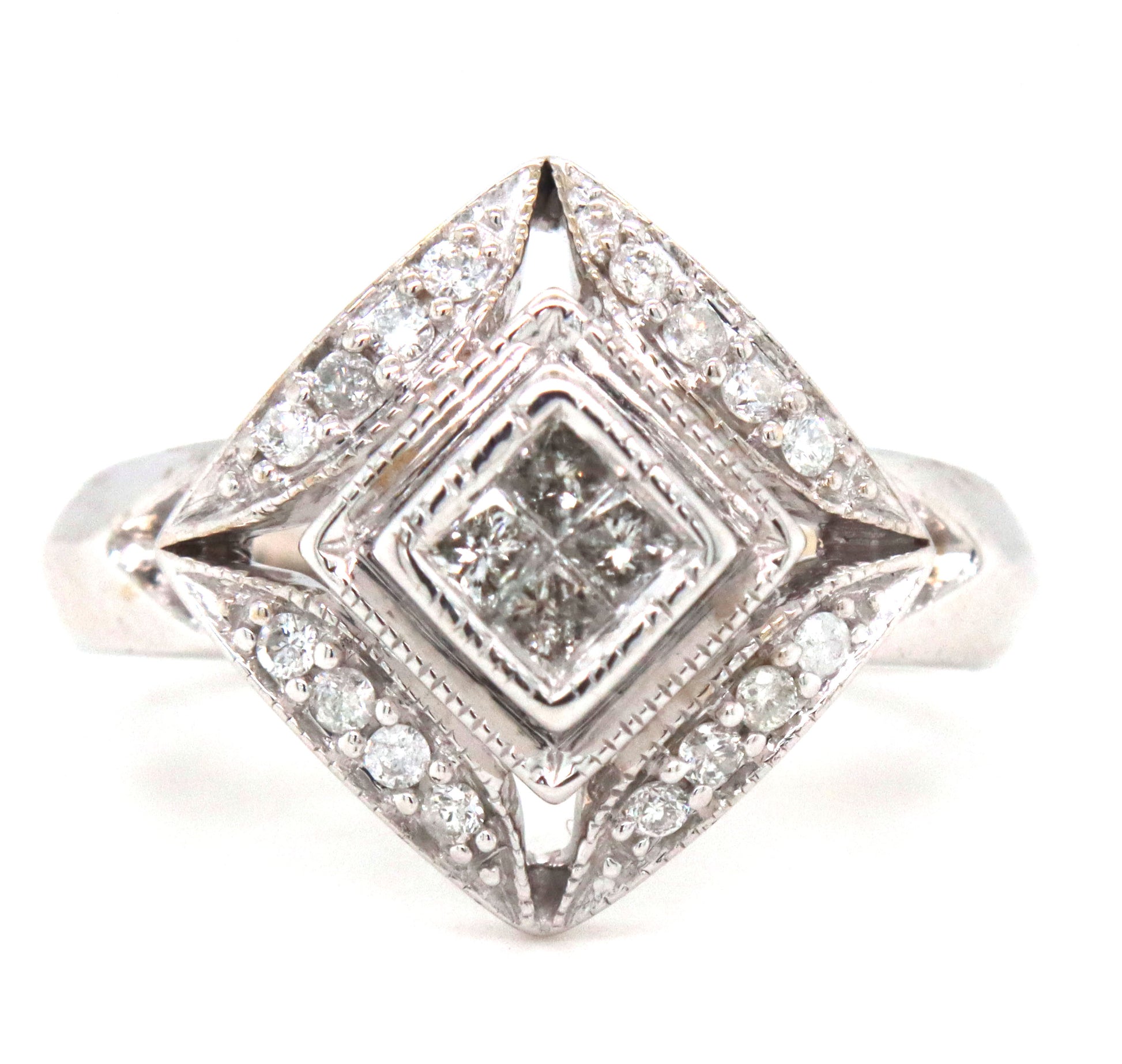 14kt White gold diamond ring